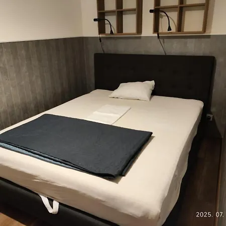 2 Rooms, Living With Elevator