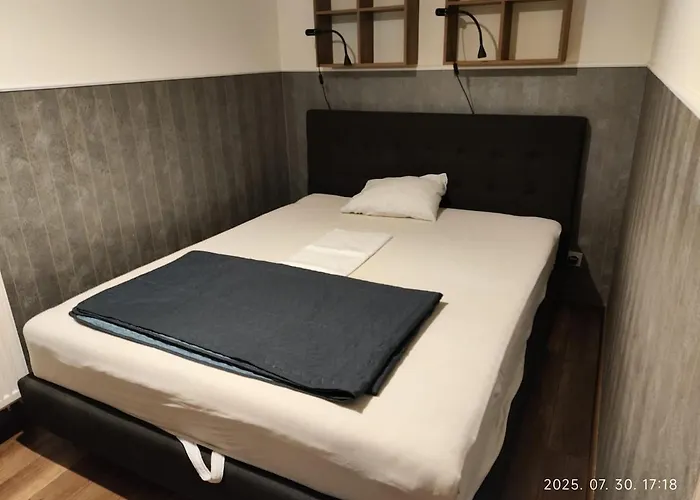 2 Rooms, Living With Elevator