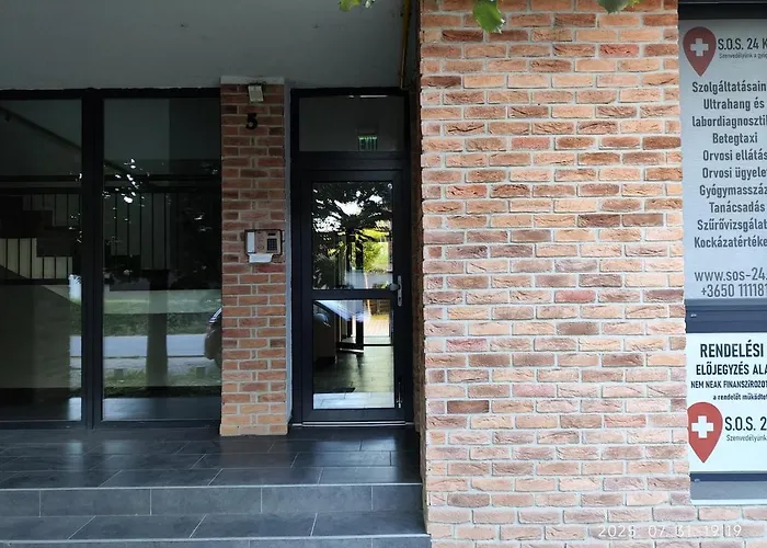 2 Rooms, Living With Elevator アパート *